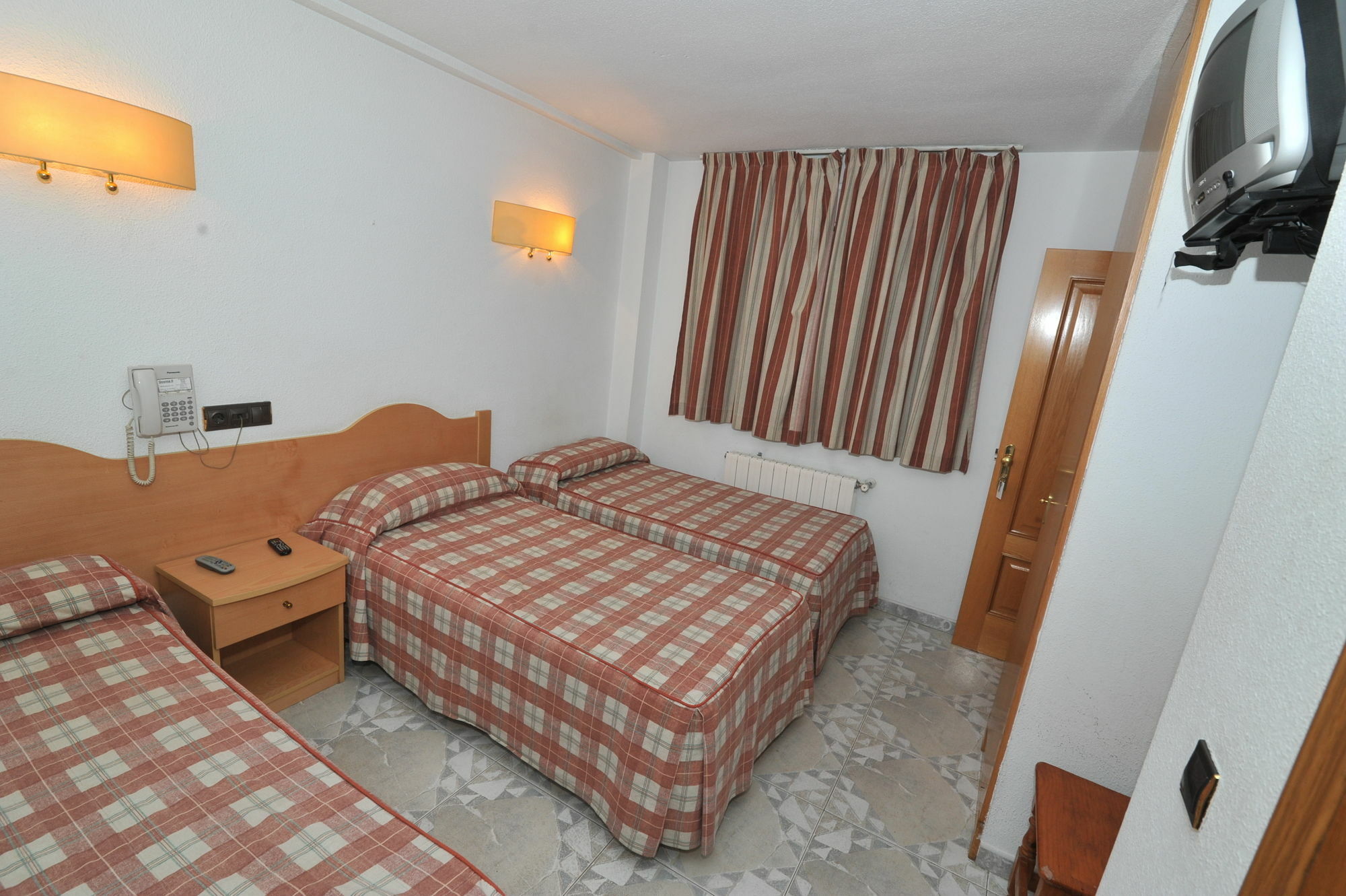 Hostal Goyma II San Fernando De Henares Buitenkant foto